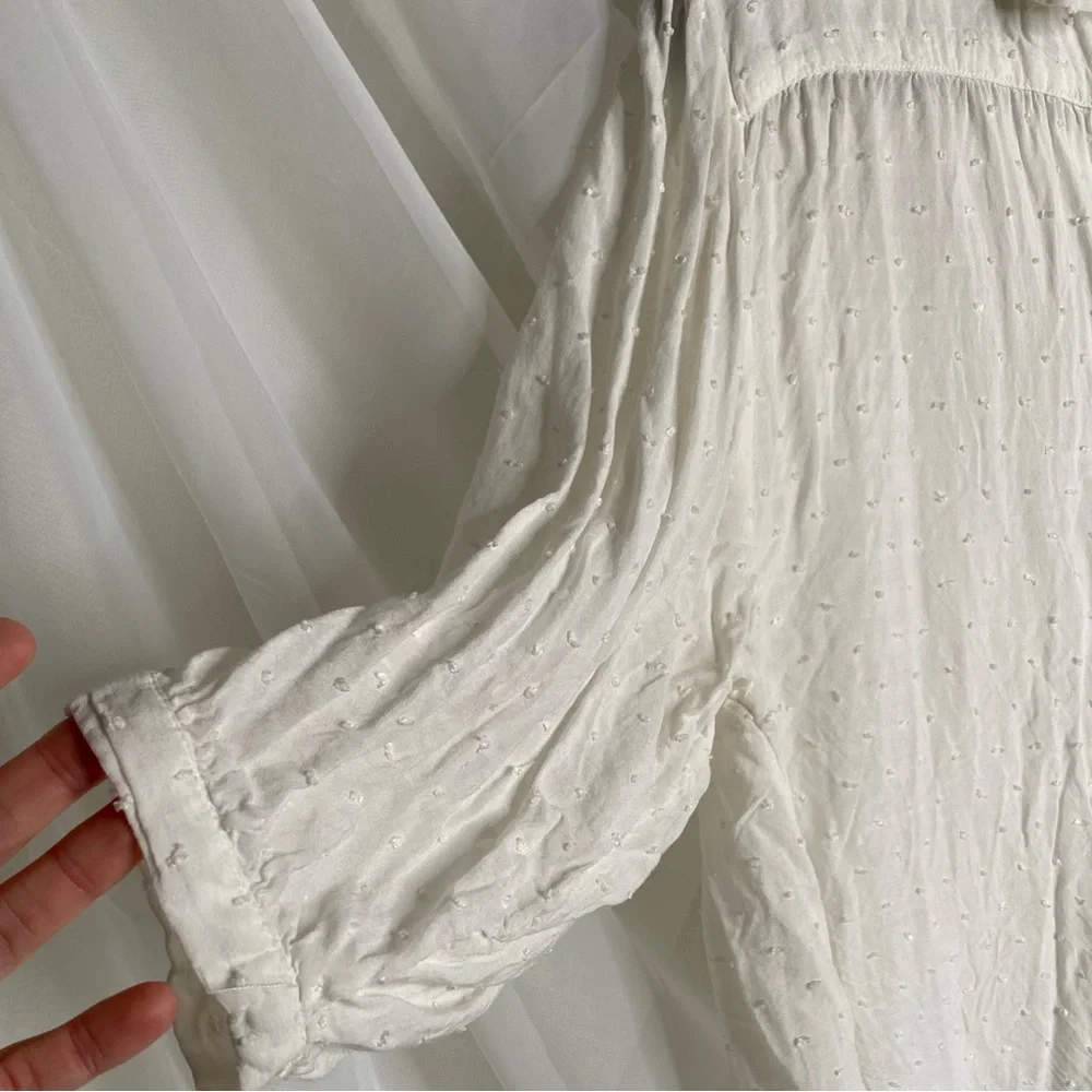 Free People Size XS Swiss Dot Textured White Button Down Front Tie Top - Picture 7 of 9